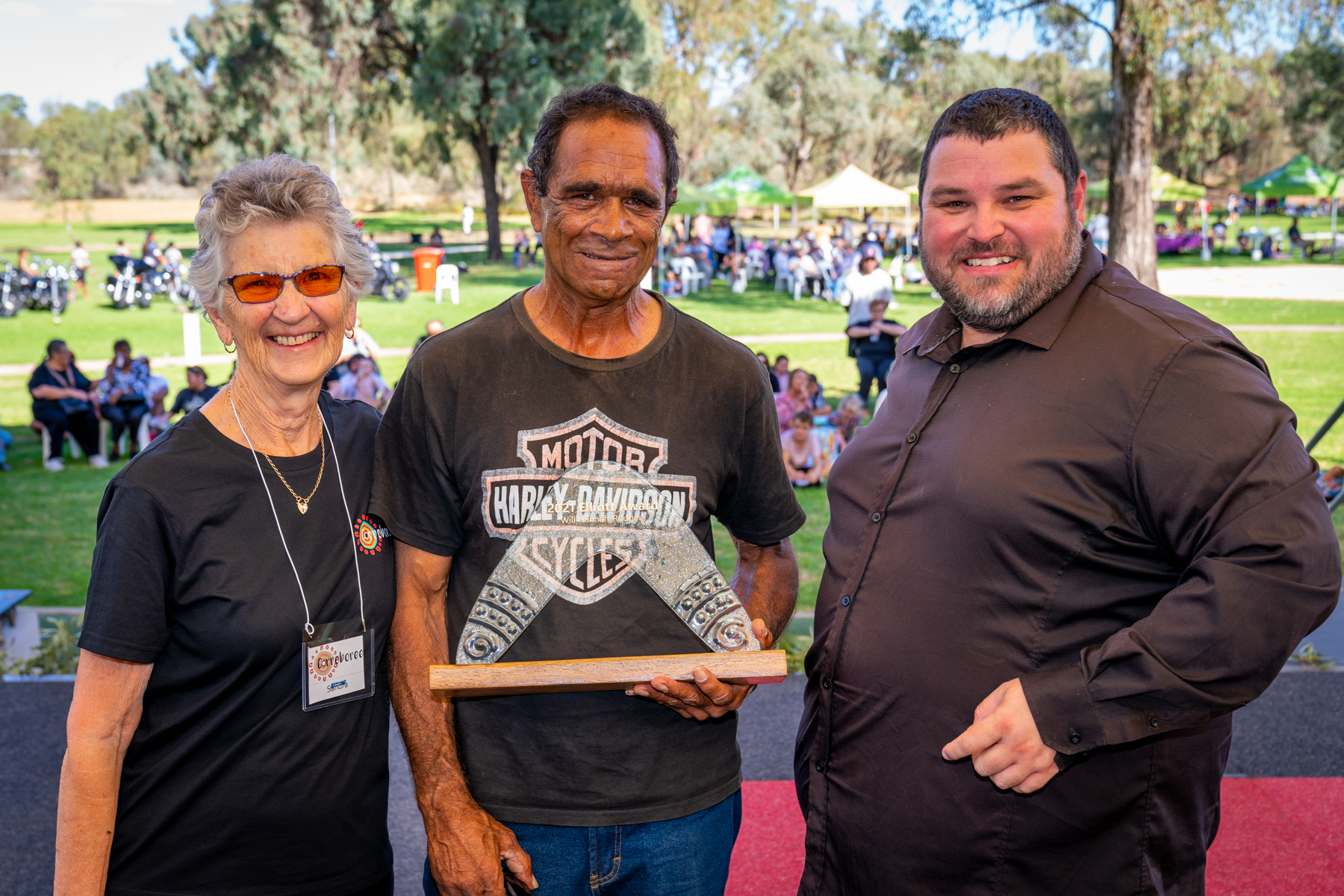 Elliott Award recognises dedication to sharing Aboriginal culture