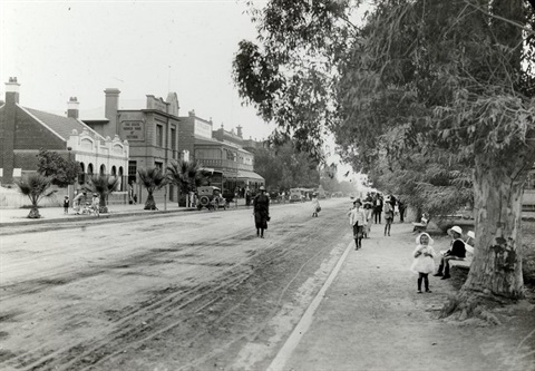 Deakin ave 20th century.jpg